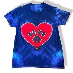 handmade tie dyed unisex tshirt paw print in a heart L